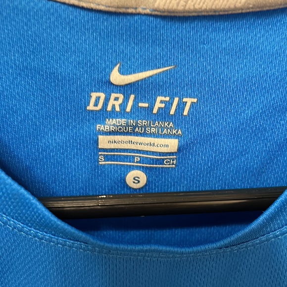 Women’s small Nike shirt - Picture 2 of 6